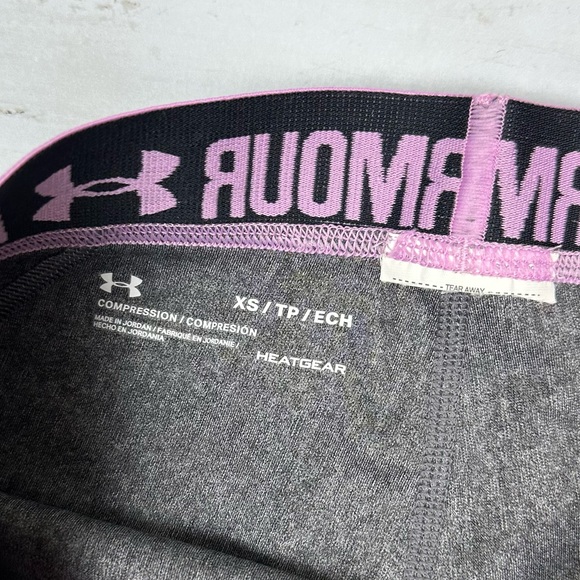 Under Armor Gray Purple Waistband Compression Shorts Athletic Workout - Picture 3 of 3
